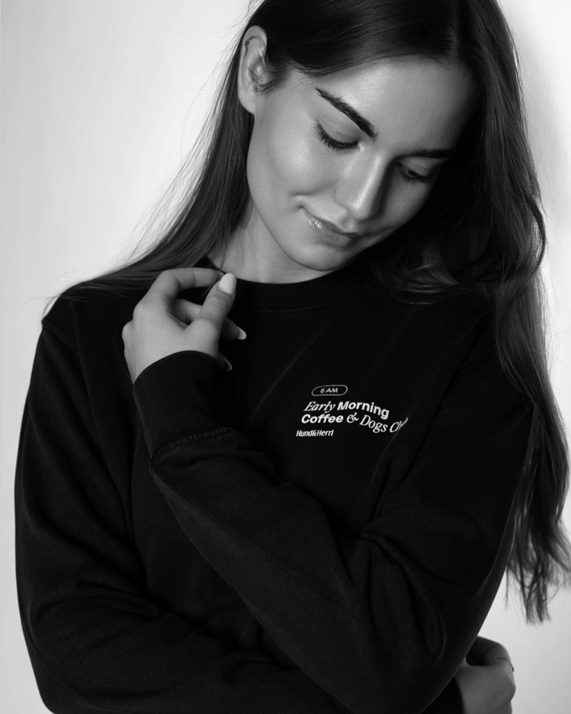 Mode für Hundebesitzer, Good days start with coffee and dogs, Sweater, Schwarzgrau