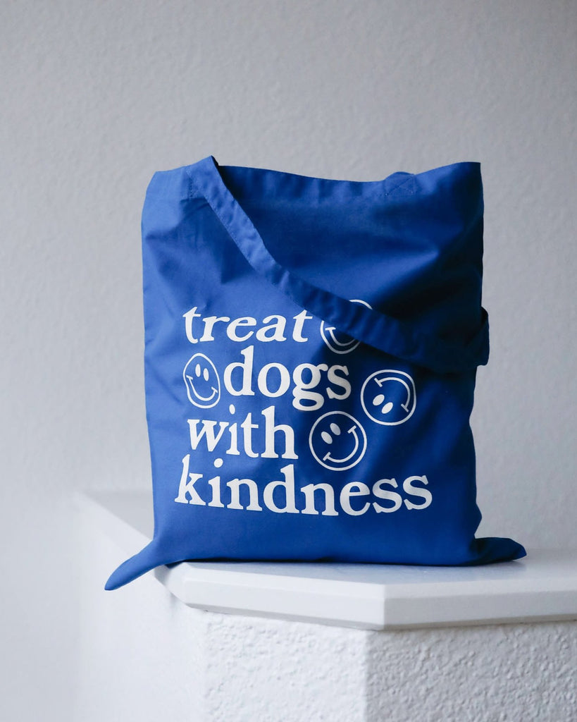 Mode für hundebesitzer, Geschenke für Hundebesitzer, Beutel, Bag, Jutebeutel, treat dogs with kindness, blau